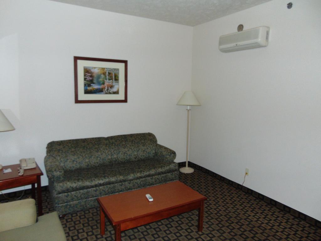 Days Inn By Wyndham Pentwater Bilik gambar